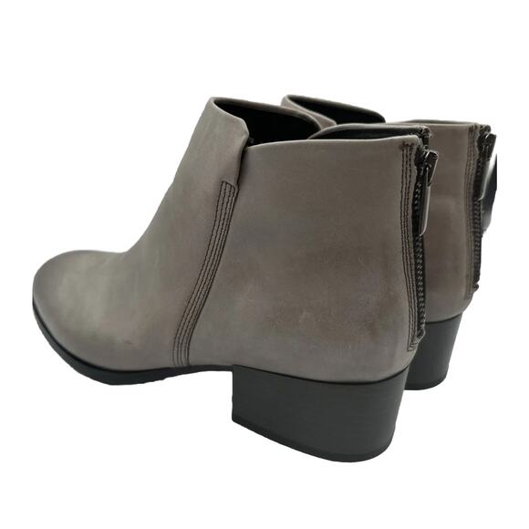 Clarks Elvina Dawn Gray Taupe Soft Leather Distress Booties 10 Western 20-01 - Picture 7 of 10